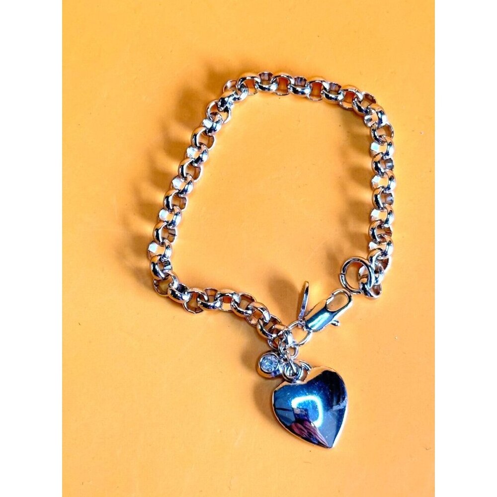 First Love Single Strand Heart Charm Bracelet 7 1/4" - Picture 1 of 6